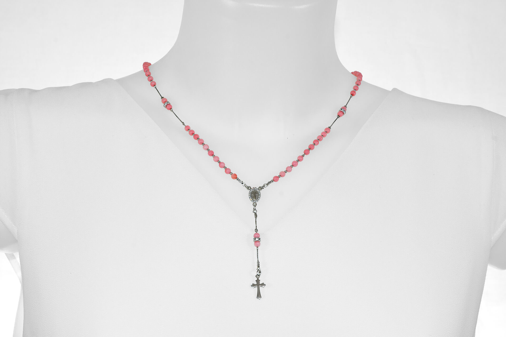 Rosenkranz-Halskette, in Italien handgefertigt aus rhodiniertem Silber  925/00, die Perlen sind aus rosa Korallen aus dem Pazifik