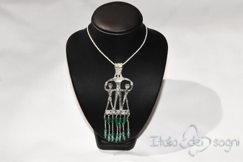 Pendente Piceno Donna con Bambini in argento e agata verde	