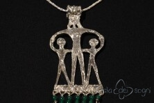 Pendente Piceno Donna con Bambini in argento e agata verde	