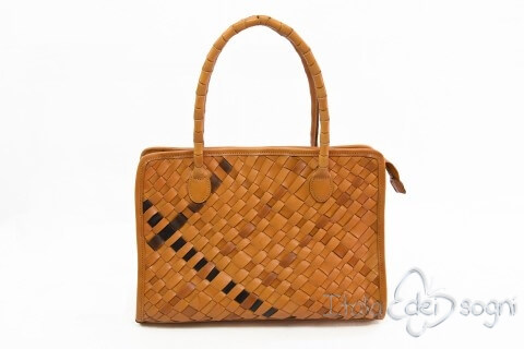Elegante borsa intrecciata
