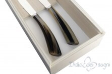 2 piece Noble steak knives, ox